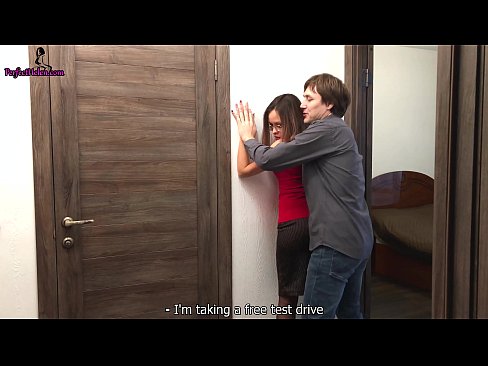 ❤️ 性感的房地產經紀人在出售她的公寓時性感地抽動她的貓和亂搞 - Krempai ❤️❌ 他媽的視頻 在我們 ﹏